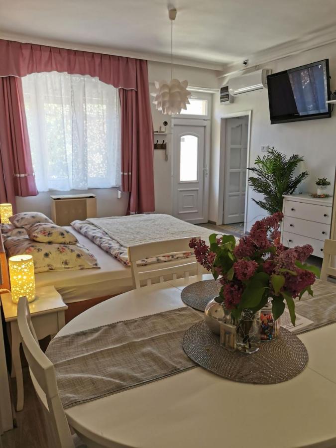 Foglal-Lak Apartman Eger Luaran gambar
