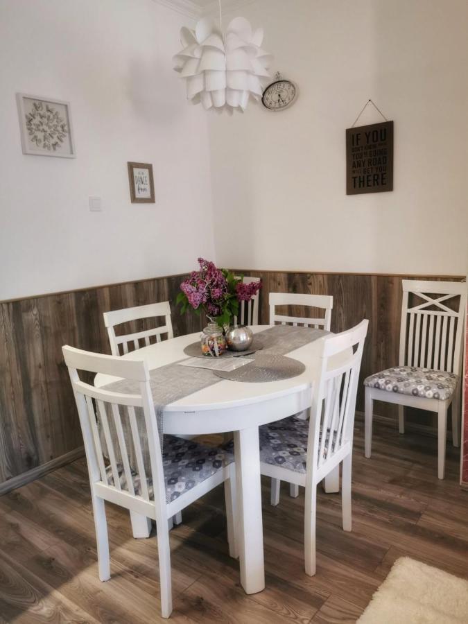 Foglal-Lak Apartman Eger Luaran gambar