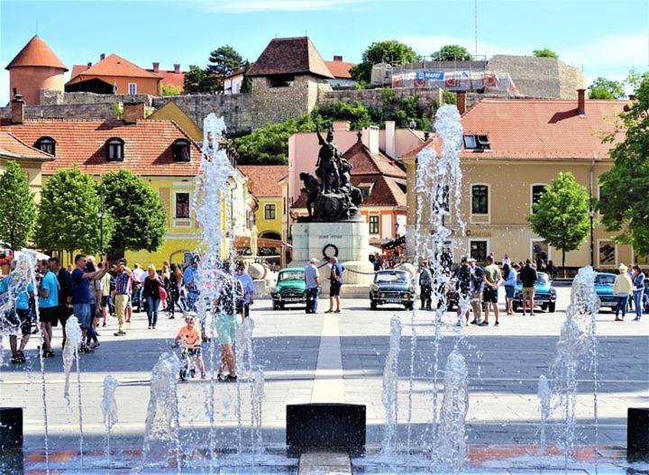 Foglal-Lak Apartman Eger Luaran gambar